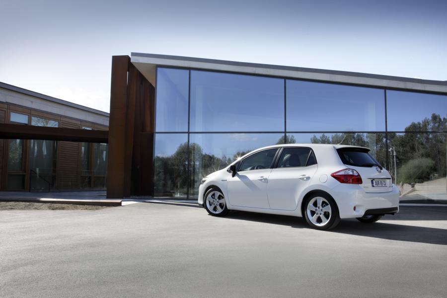  Toyota Auris HSD 2010 года  (фото 47 из 111)
